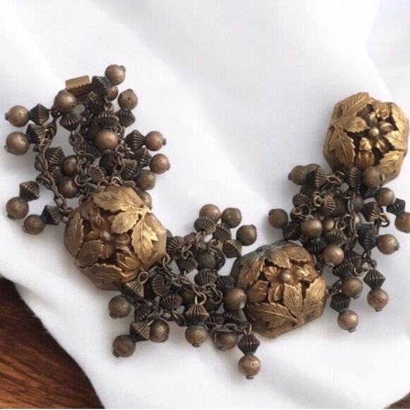 Art Nouveau Repoussé Floral Cluster Bracelet - Picture 3 of 9